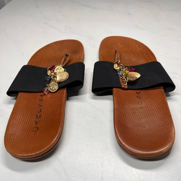 EUC Caressa Elastic Strap Thong Sandals - Picture 3 of 9